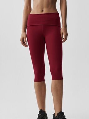 ALO Yoga Fold-Over Waist Capri Leggings — Burgundy
